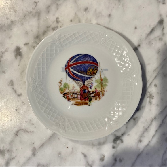 French Limoges Cocktail Plates - Hand Painted Whimsical Hot Air Balloons - Picture 4 of 6